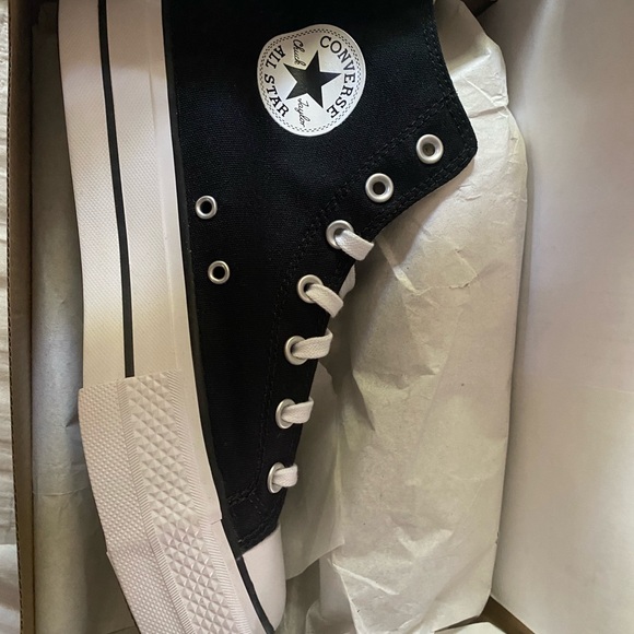 Brand new, never used Size: 9 black/white platform Hi converse - Picture 2 of 2